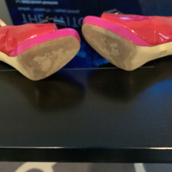 Anne Klein Red, Pink & Black Patent Leather Peep toe sling back pumps black bow - Picture 9 of 10